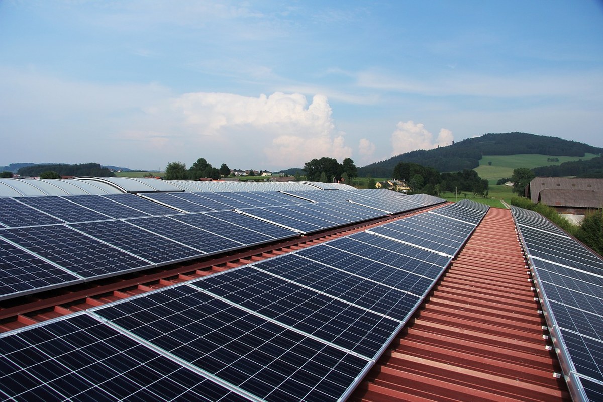 你知道嗎？太陽能電池板是有八大組件材料封裝而成