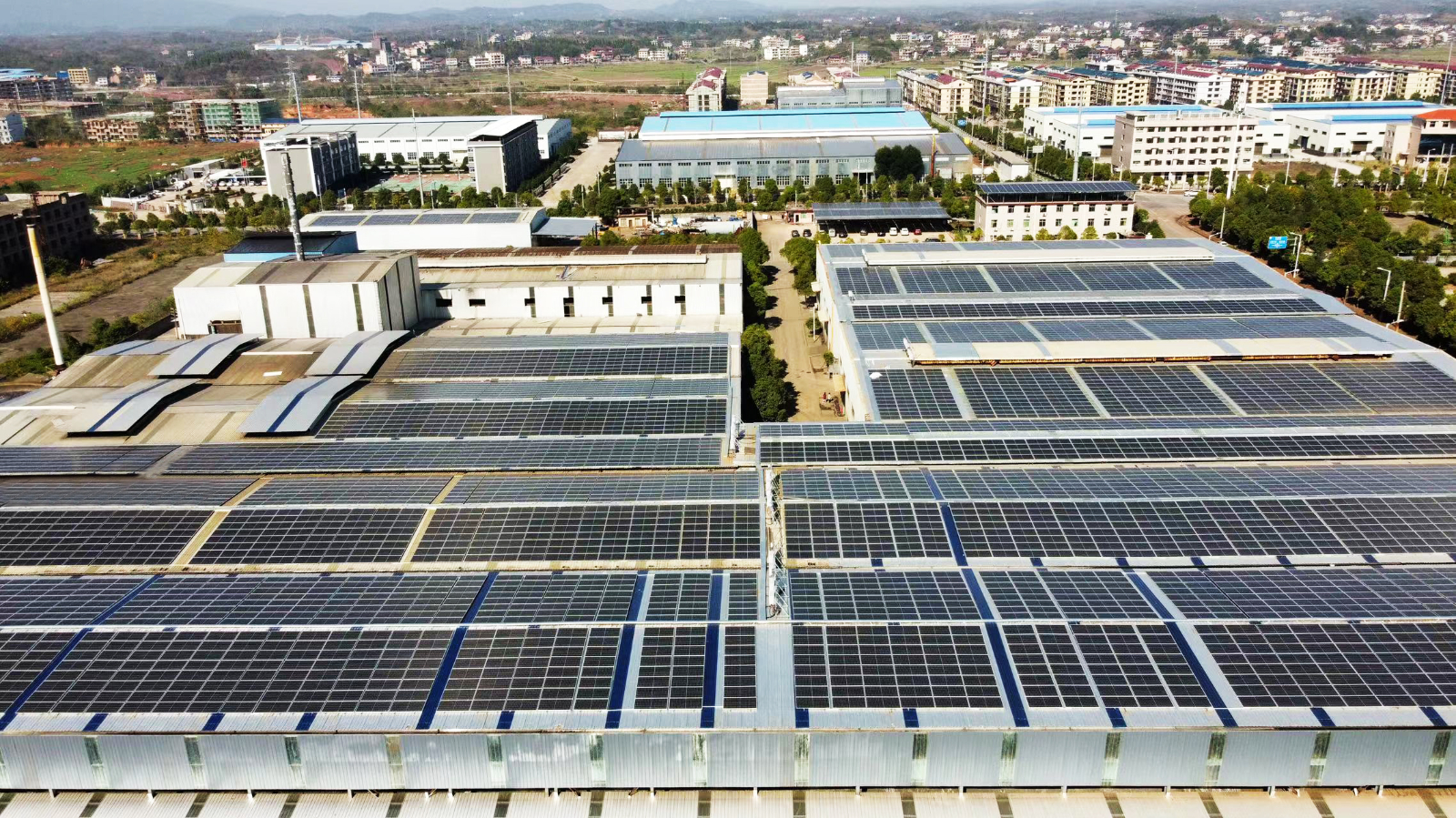 6月以來，室外溫度居高不下！多地供電緊張，光伏電站或?qū)楣ど虡I(yè)企業(yè)帶來“用電自由！